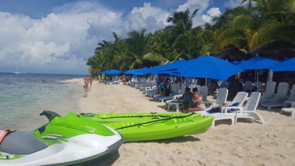 Kayaks in Beach Club at Tamy Tours