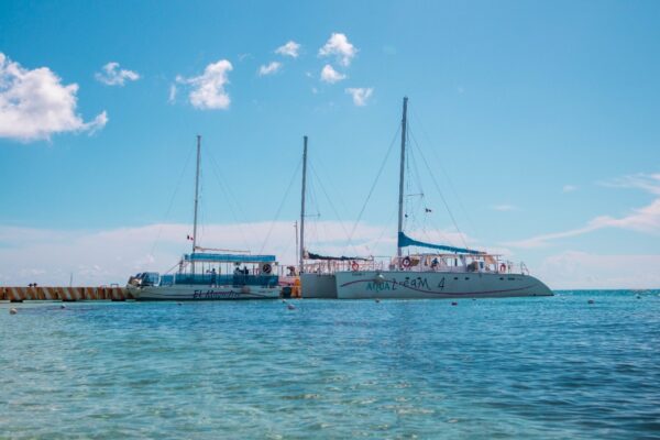 Sailboat at Playa Mia in Tamy Tours